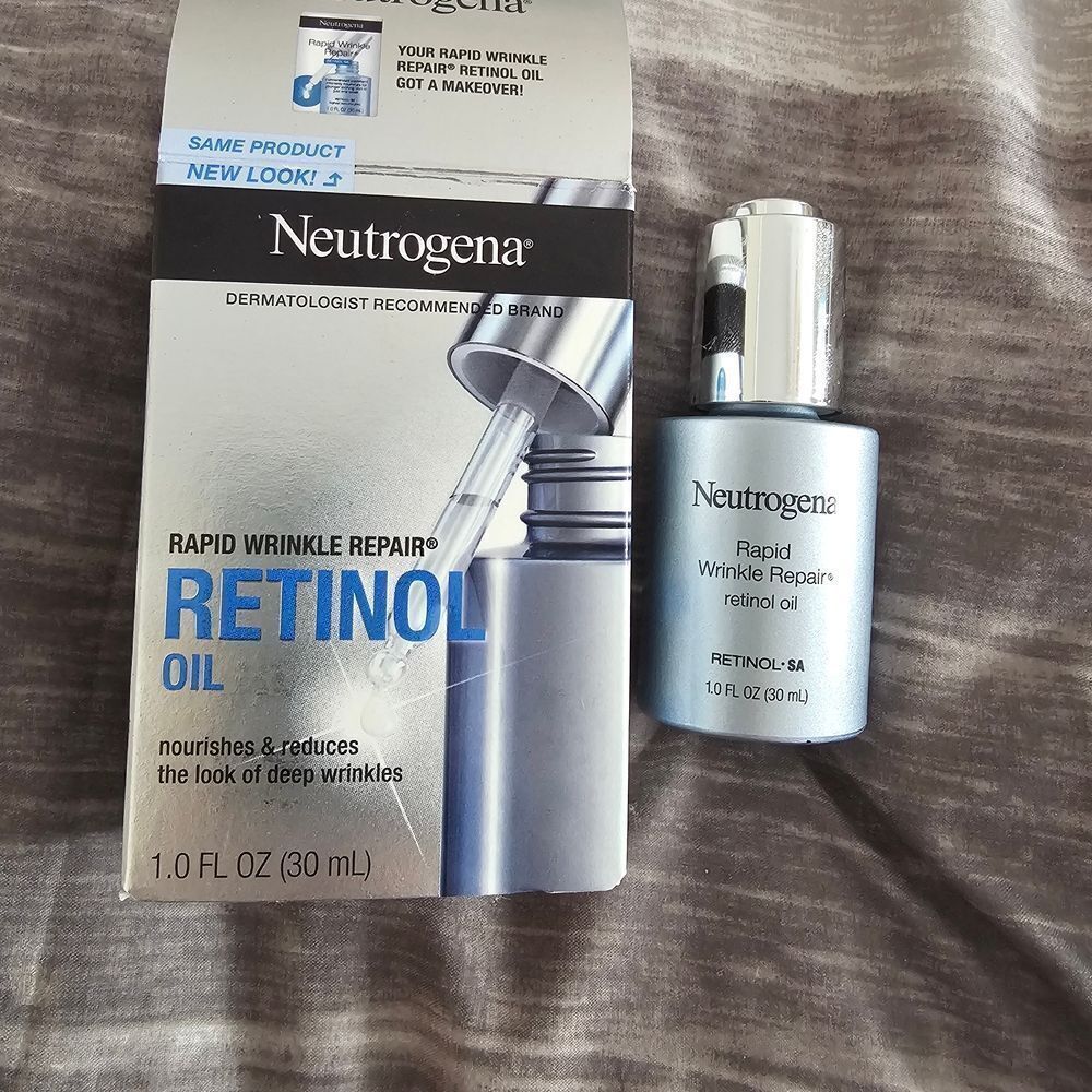 NWT Neutrogena Retinol Oil 1oz- Blue and Silver